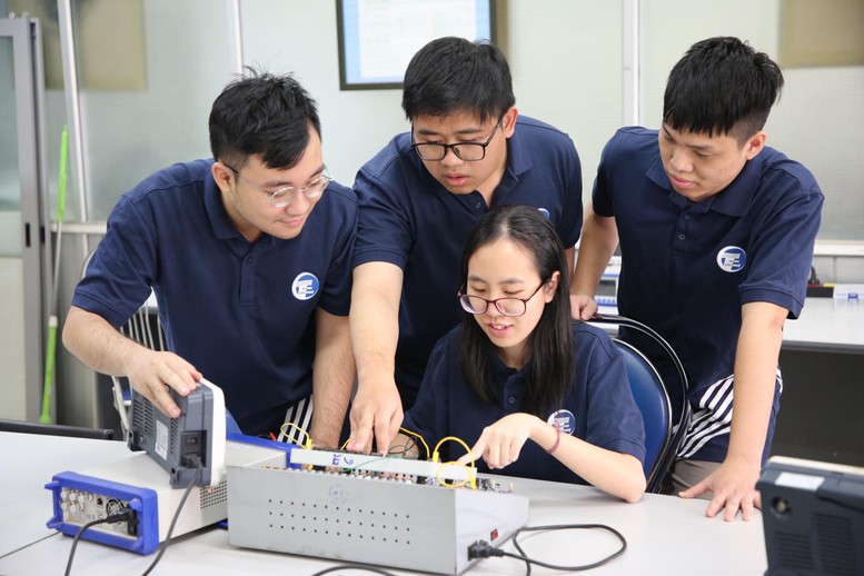 Trường Đại học Công nghệ (ĐHQGHN) công bố điểm sàn 2025: Thấp nhất 22 điểm- Ảnh 1.