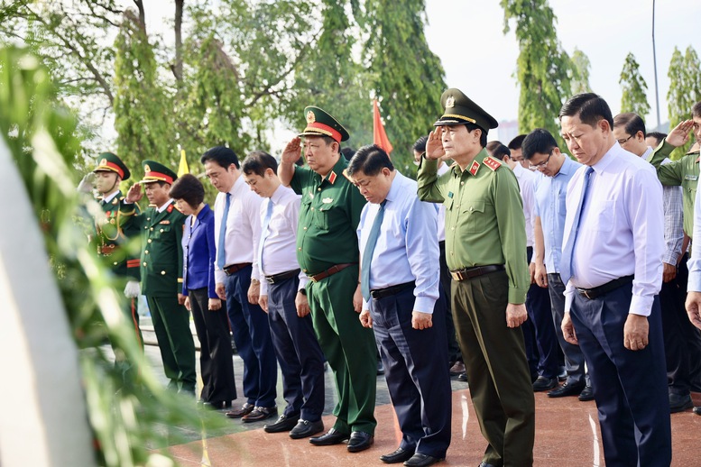 Phó Thủ tướng Nguyễn Chí Dũng tri ân sự hy sinh to lớn của các anh hùng liệt sĩ- Ảnh 2.