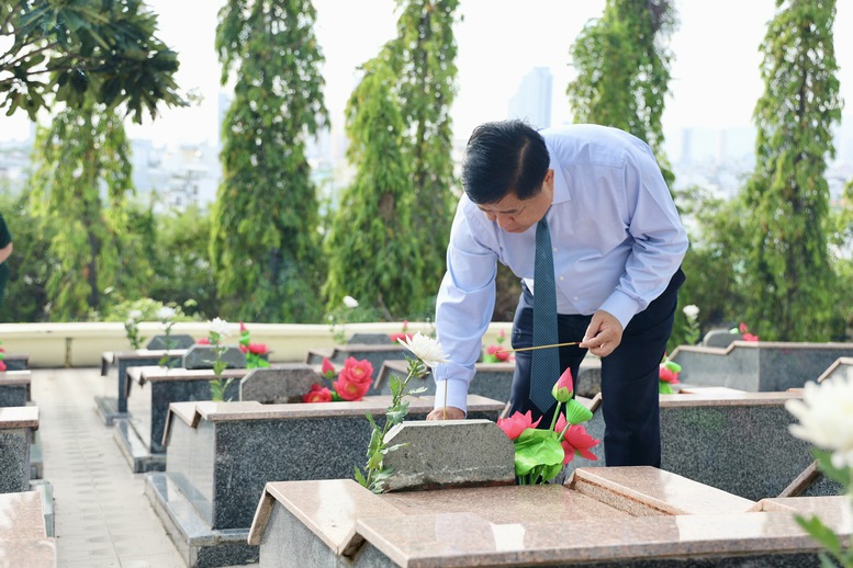 Phó Thủ tướng Nguyễn Chí Dũng tri ân sự hy sinh to lớn của các anh hùng liệt sĩ- Ảnh 4.