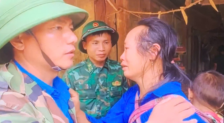 Bộ đội Biên phòng tiếp cận bản Phá Mựt cứu trợ khẩn cấp- Ảnh 1.