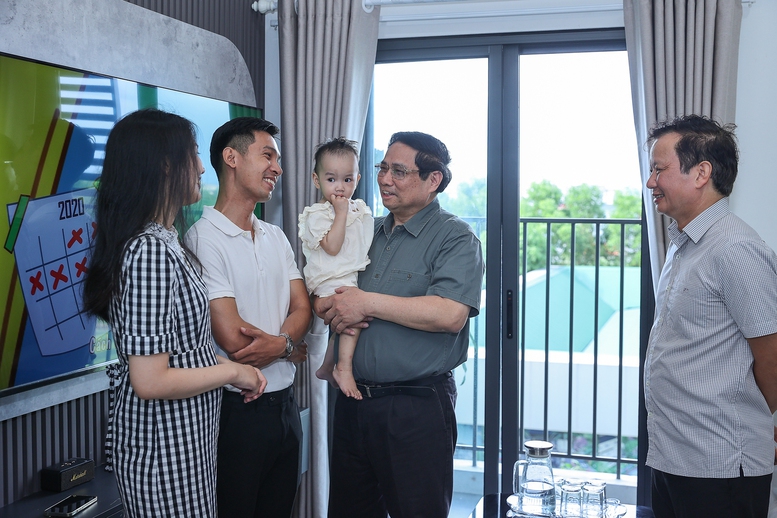 Thủ tướng thăm cây cầu mới qua sông Hương và dự án nhà ở xã hội tại Huế- Ảnh 3.