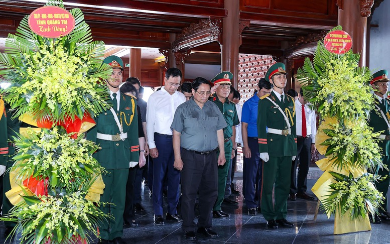 Thủ tướng dâng hương tưởng niệm Tổng Bí thư Lê Duẩn và Đại tướng Nguyễn Chí Thanh