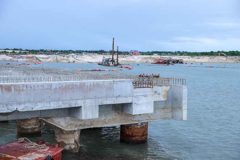 Thủ tướng kiểm tra 3 dự án cao tốc, sân bay, cảng biển trọng điểm tại Quảng Trị- Ảnh 13.