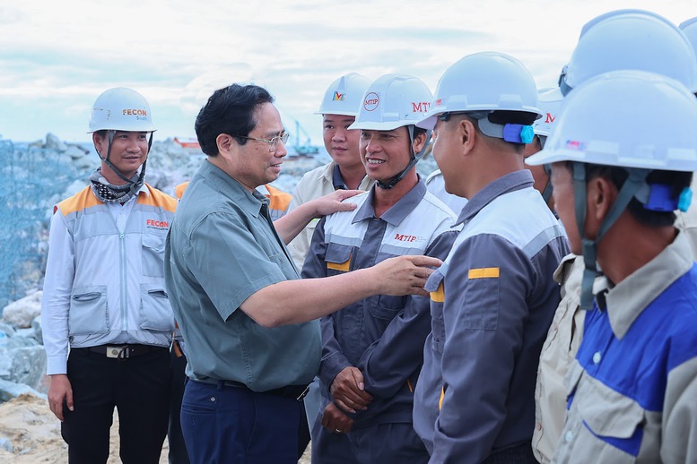 Thủ tướng kiểm tra 3 dự án cao tốc, sân bay, cảng biển trọng điểm tại Quảng Trị- Ảnh 12.