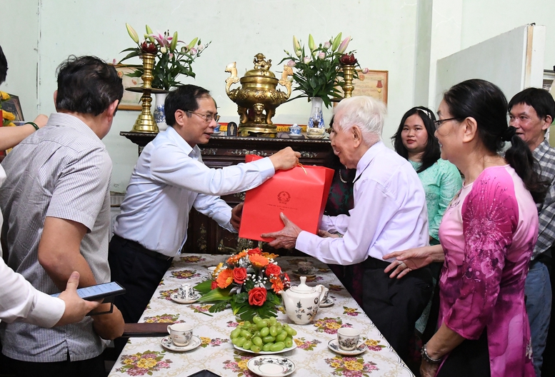 Phó Thủ tướng Bùi Thanh Sơn tri ân người có công tại TP. Huế nhân dịp 27/7- Ảnh 2.