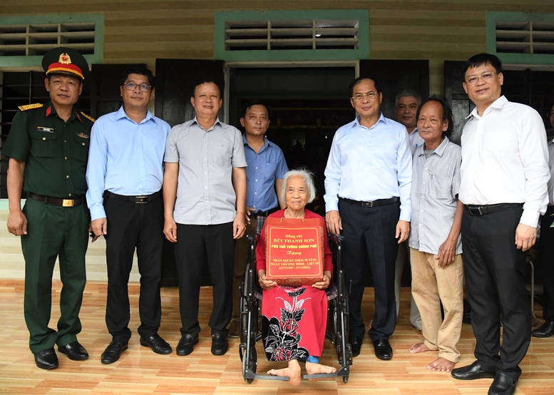 Phó Thủ tướng Bùi Thanh Sơn tri ân người có công tại TP. Huế nhân dịp 27/7- Ảnh 1.
