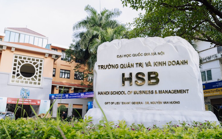Trường Quản trị và Kinh doanh (ĐHQGHN) công bố phương thức xét tuyển và bảng quy đổi điểm năm 2025