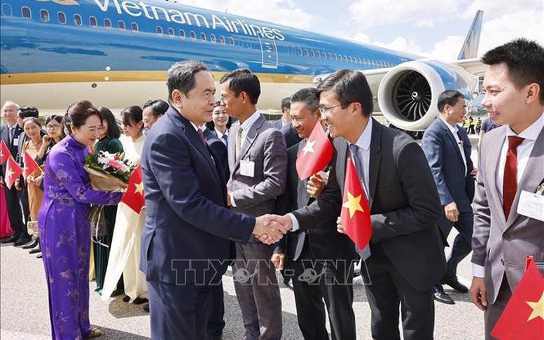 Chủ tịch Quốc hội đến Thụy Sĩ, bắt đầu tham dự Hội nghị các Chủ tịch Quốc hội Thế giới lần thứ 6
