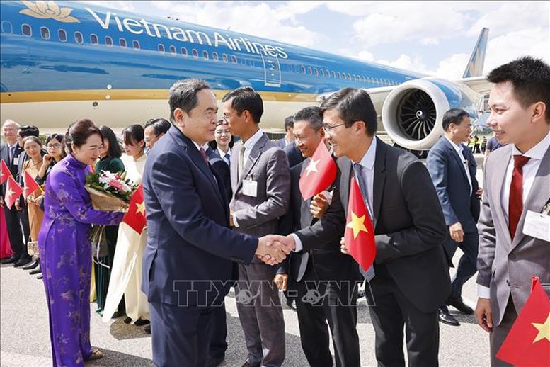Chủ tịch Quốc hội đến Thụy Sĩ, bắt đầu tham dự Hội nghị các Chủ tịch Quốc hội Thế giới lần thứ 6- Ảnh 2.