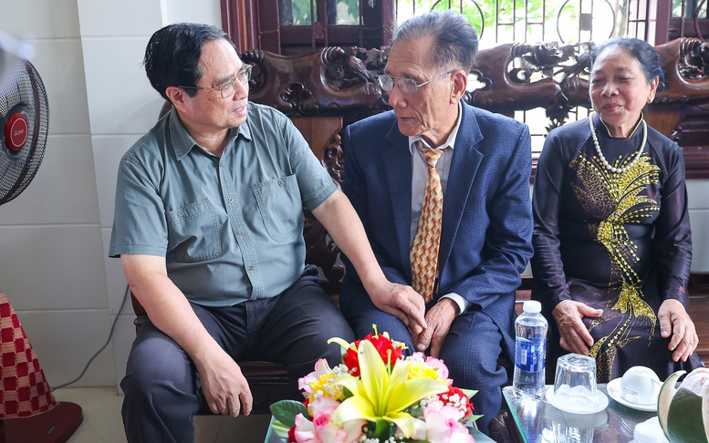 Thủ tướng khảo sát dự án Nhà ga T2 sân bay Đồng Hới và thăm gia đình thương binh tại Quảng Trị