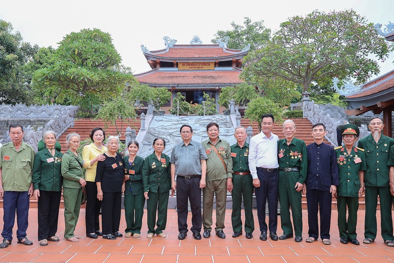 Thủ tướng tưởng nhớ, tri ân Chủ tịch Hồ Chí Minh và các Anh hùng liệt sĩ tại Quảng Trị- Ảnh 5. Thủ tướng tưởng nhớ, tri ân Chủ tịch Hồ Chí Minh và các Anh hùng liệt sĩ tại Quảng Trị- Ảnh 5.