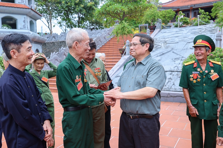 Thủ tướng tưởng nhớ, tri ân Chủ tịch Hồ Chí Minh và các Anh hùng liệt sĩ tại Quảng Trị- Ảnh 6. Thủ tướng tưởng nhớ, tri ân Chủ tịch Hồ Chí Minh và các Anh hùng liệt sĩ tại Quảng Trị- Ảnh 6.