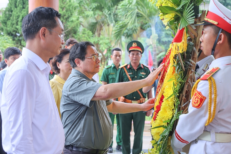 Thủ tướng tưởng nhớ, tri ân Chủ tịch Hồ Chí Minh và các Anh hùng liệt sĩ tại Quảng Trị- Ảnh 6.