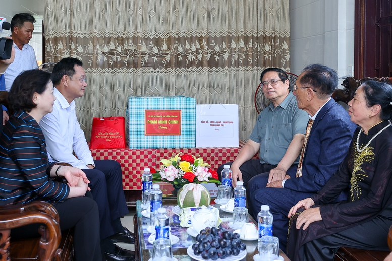 Thủ tướng khảo sát dự án Nhà ga T2 sân bay Đồng Hới và thăm gia đình thương binh tại Quảng Trị- Ảnh 2.