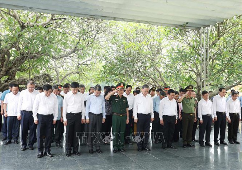 Tổng Bí thư Tô Lâm dâng hương tưởng niệm các Anh hùng, Liệt sĩ tại Điện Biên- Ảnh 3.