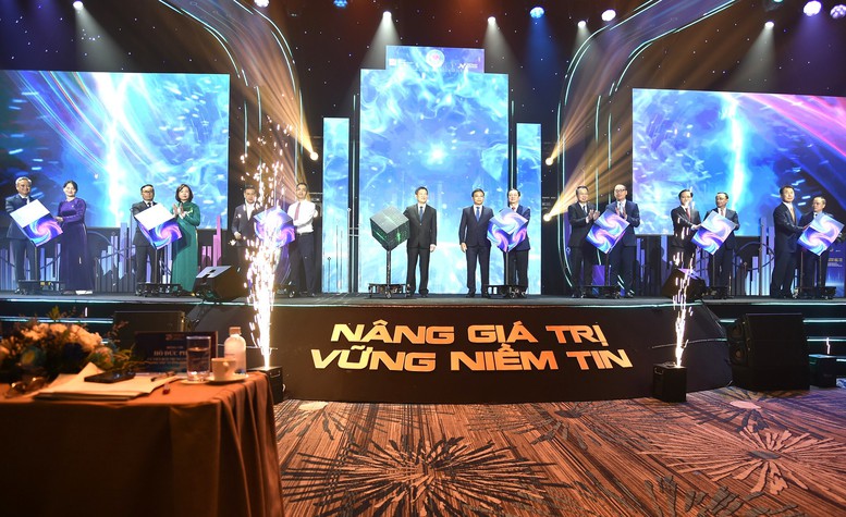 Bước chuyển mình ngoạn mục của thị trường chứng khoán Việt Nam - Bệ phóng cho doanh nghiệp phát triển- Ảnh 1.