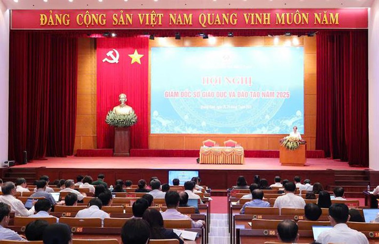 Triển khai nhiều quyết sách lớn về giáo dục trong năm học mới, Bộ trưởng GD&ĐT quán triệt "làm nhanh, làm tốt"- Ảnh 3.