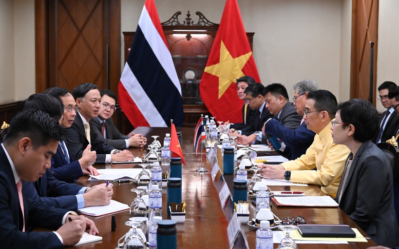 Phó Thủ tướng Bùi Thanh Sơn gặp Bộ trưởng Ngoại giao Thái Lan tại Bangkok