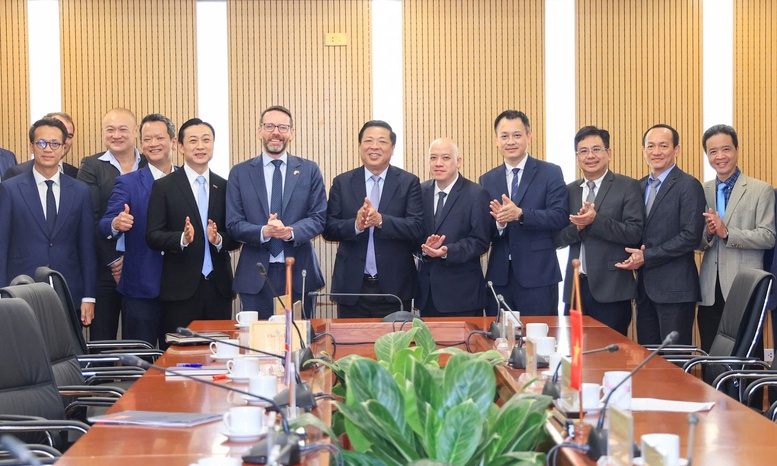 Tăng cường hợp tác đường sắt, hàng không Việt Nam - Vương quốc Anh- Ảnh 1.
