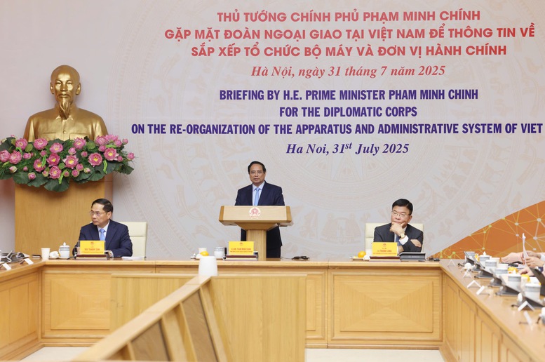Thủ tướng gặp mặt Đoàn Ngoại giao tại Hà Nội thông tin về sắp xếp tổ chức bộ máy- Ảnh 3.