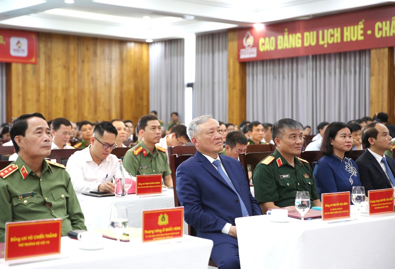 Tập trung xây dựng thế trận an ninh nhân dân, thế trận lòng dân vững chắc- Ảnh 3.