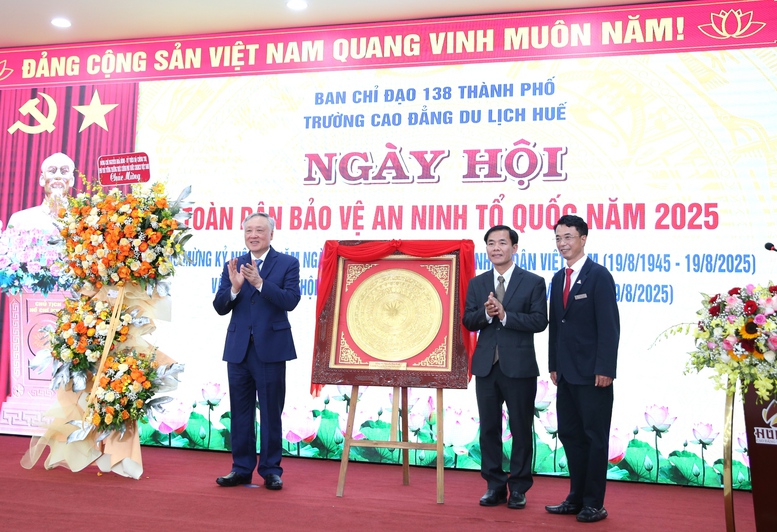 Tập trung xây dựng thế trận an ninh nhân dân, thế trận lòng dân vững chắc- Ảnh 4.