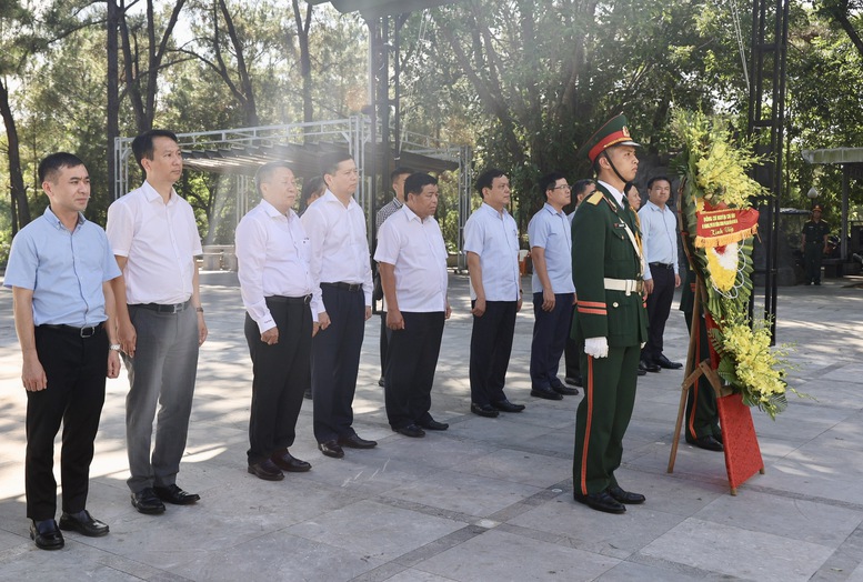 Phó Thủ tướng Nguyễn Chí Dũng tri ân các anh hùng liệt sĩ- Ảnh 7.