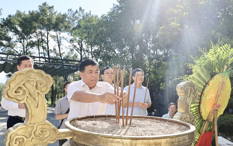 Phó Thủ tướng Nguyễn Chí Dũng tri ân các anh hùng liệt sĩ