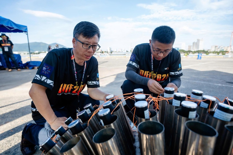 Hai đội pháo hoa Việt Nam và Trung Quốc sẵn sàng cho đêm chung kết- Ảnh 3.