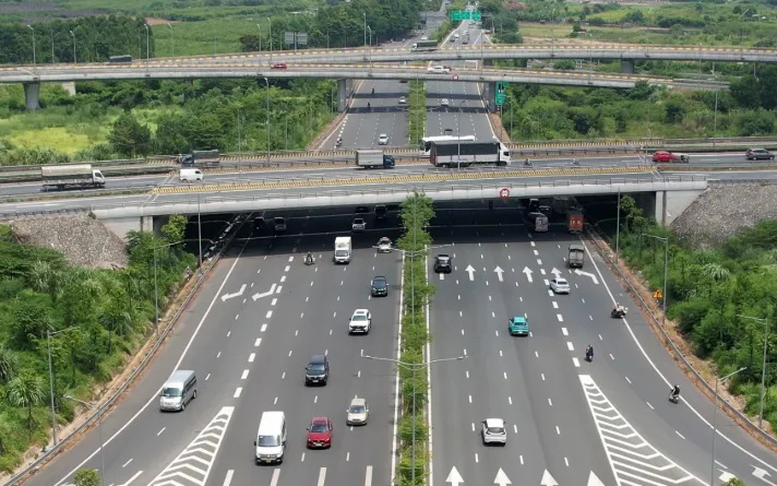 Đề xuất cấm xe tải chạy vào làn 120km/h, 100km/h trên 2 tuyến cao tốc quan trọng