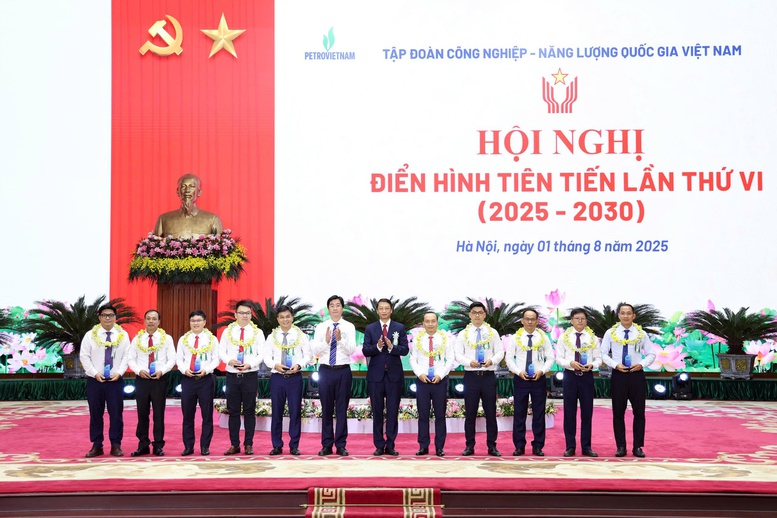 Petrovietnam: Phong trào thi đua là 'ngọn lửa soi đường' khi khó khăn- Ảnh 1.