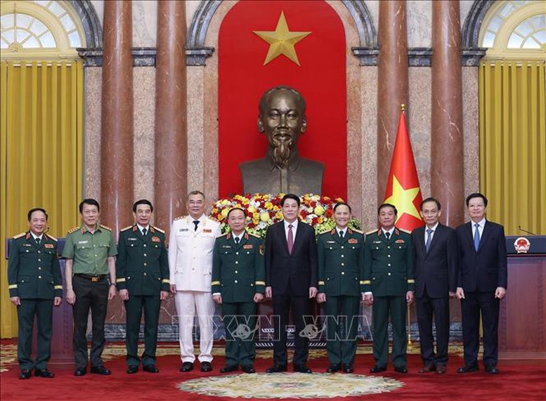 Bốn sĩ quan cấp cao quân đội và công an được thăng quân hàm, cấp bậc hàm Thượng tướng- Ảnh 2.