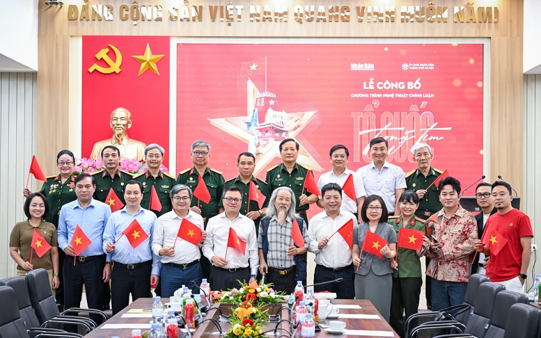 'Tổ quốc chẳng ở đâu xa - Tổ quốc là ở trong tim mỗi người'
