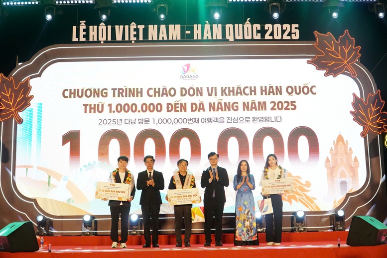 Đà Nẵng đón vị khách Hàn Quốc thứ 1 triệu trong năm 2025- Ảnh 1.