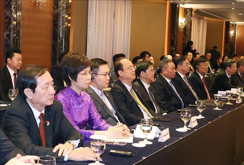 Các đại biểu đoàn Việt Nam tham dự buổi gặp mặt - Ảnh: TTXVN