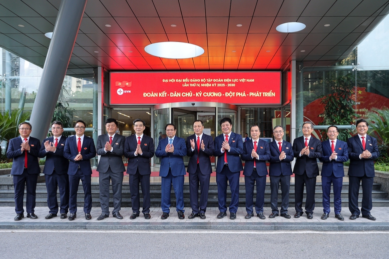 Thủ tướng: Bảo đảm đủ điện cho tăng trưởng 2 con số và tránh các cú sốc về giá- Ảnh 7. Thủ tướng: Bảo đảm đủ điện cho tăng trưởng 2 con số và tránh các cú sốc về giá- Ảnh 7.