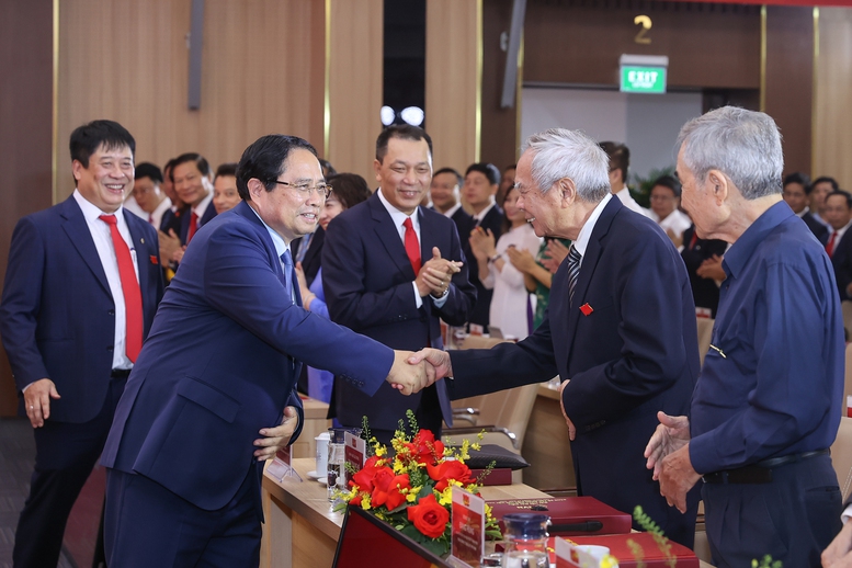Thủ tướng: Bảo đảm đủ điện cho tăng trưởng 2 con số và tránh các cú sốc về giá- Ảnh 2. Thủ tướng: Bảo đảm đủ điện cho tăng trưởng 2 con số và tránh các cú sốc về giá- Ảnh 2.