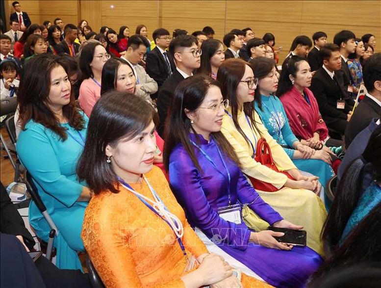 Các đại biểu tham dự buổi gặp - Ảnh: TTXVN