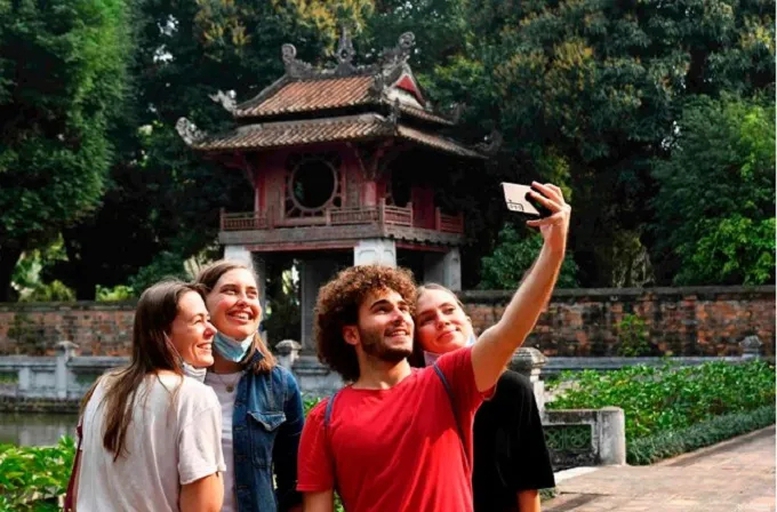 Từ 15/8/2025, miễn thị thực cho công dân 12 nước vào Việt Nam du lịch- Ảnh 1.