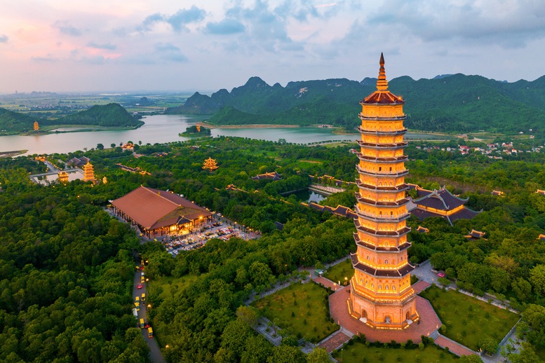 Nền tảng du lịch uy tín hàng đầu thế giới vinh danh Chùa Bái Đính là 'Điểm đến nổi bật'- Ảnh 1.