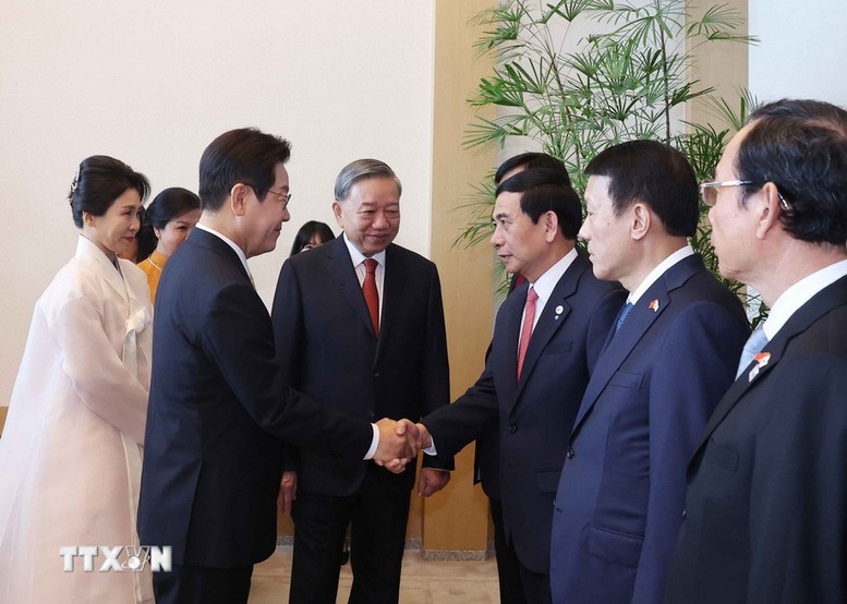 Tổng thống Hàn Quốc chủ trì Lễ đón trọng thể Tổng Bí thư Tô Lâm và Phu nhân- Ảnh 5.