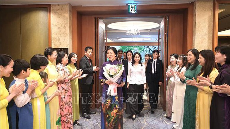 Phu nhân Ngô Phương Ly gặp mặt thân tình các cô dâu Việt Nam tại Hàn Quốc- Ảnh 1.