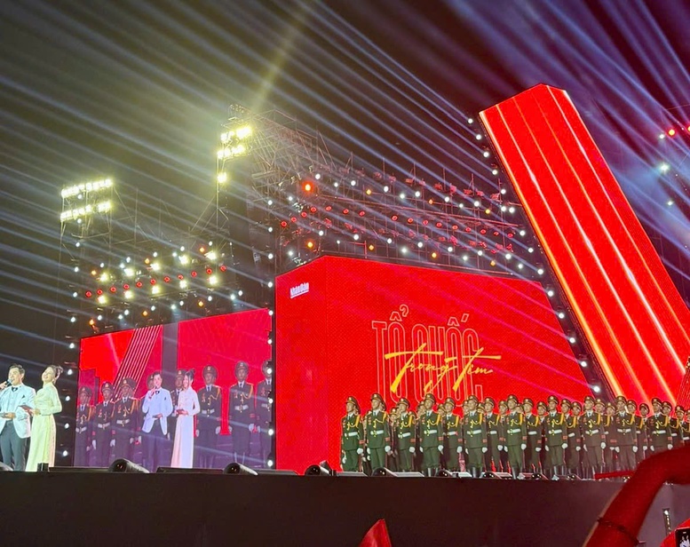 Concert 'Tổ quốc trong tim': Mang ấn tượng mạnh mẽ và xúc động tới hơn 50.000 khán giả- Ảnh 1.
