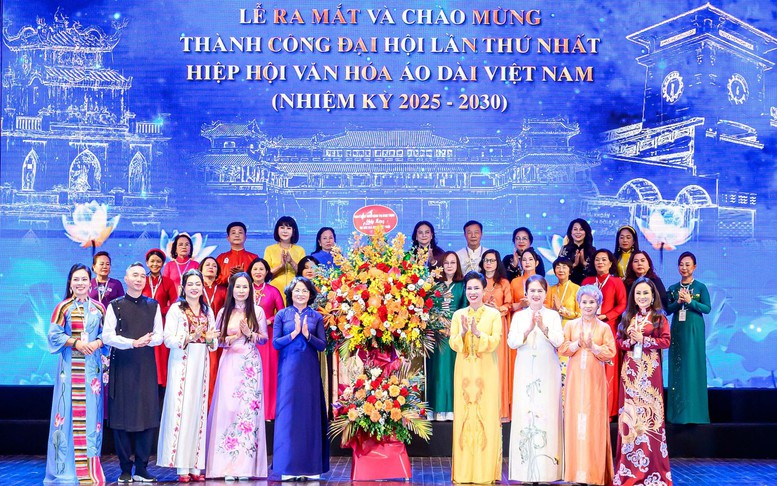 Nỗ lực định vị Áo dài như thương hiệu văn hoá quốc gia đối với bạn bè quốc tế