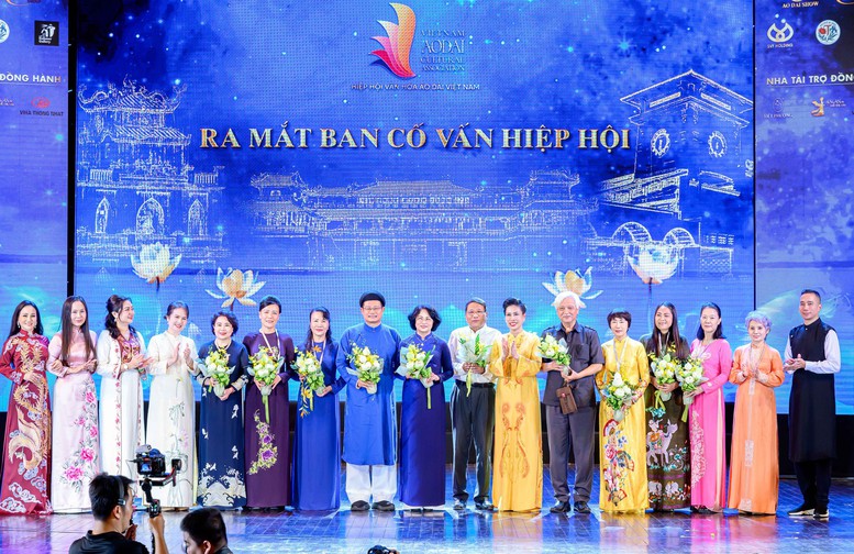 Nỗ lực định vị Áo dài như thương hiệu văn hoá quốc gia đối với bạn bè quốc tế- Ảnh 3.