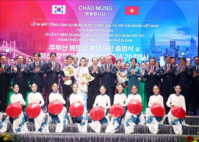 Tổng Bí thư Tô Lâm dự lễ ra mắt Tổng Lãnh sự quán Việt Nam tại Busan- Ảnh 7.