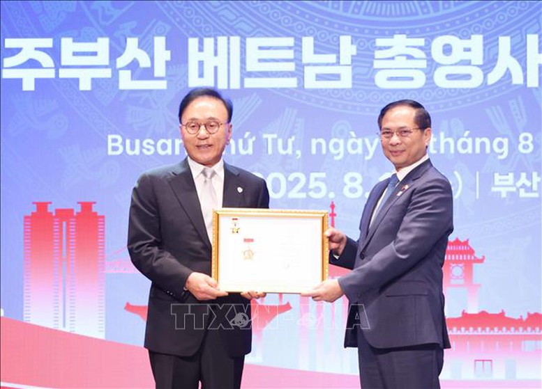 Tổng Bí thư Tô Lâm dự lễ ra mắt Tổng Lãnh sự quán Việt Nam tại Busan- Ảnh 6.