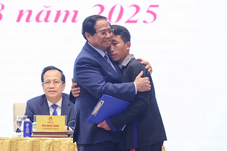 Trưởng bản Mùa A Thi: Mang tiếng nói của bản làng vùng cao đến với Thủ đô- Ảnh 1.