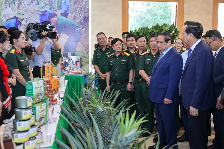 Thủ tướng: Có chính sách ưu tiên, nguồn lực ưu tiên, tín dụng ưu tiên với vùng đồng bào dân tộc thiểu số và miền núi- Ảnh 12.