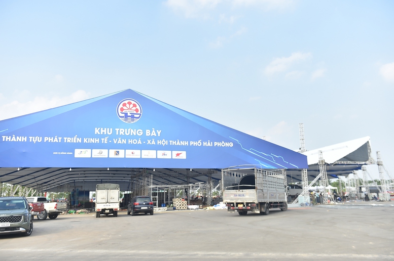 Tập trung nhân lực, tăng tốc thi công gian hàng Triển lãm thành tựu 80 năm Quốc khánh- Ảnh 5.